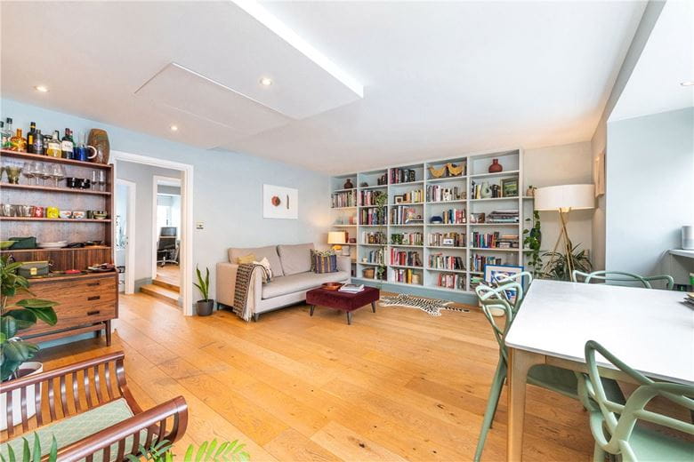 2 bedroom flat, Ennismore Gardens, London SW7 - Available