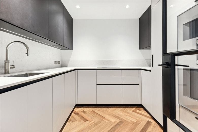 1 bedroom flat, Clarges Street, London W1J - Available