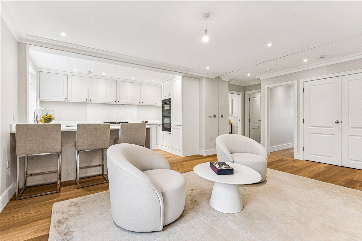 2 bedroom flat, Warwick Square, London SW1V - Available