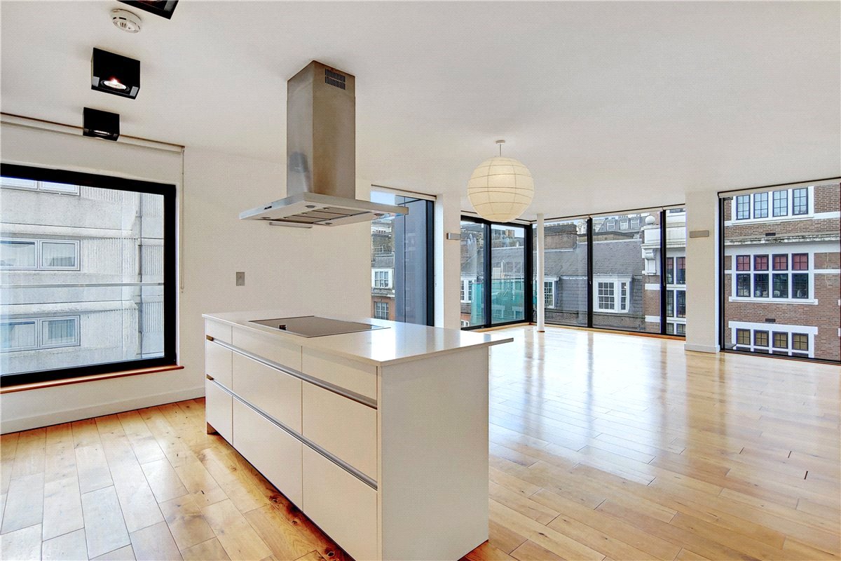 3 bedroom flat, Bolsover Street, Fitzrovia W1W - Available