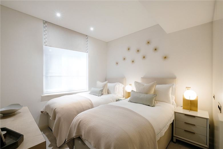 2 bedroom flat, Piccadilly, London W1J - Available