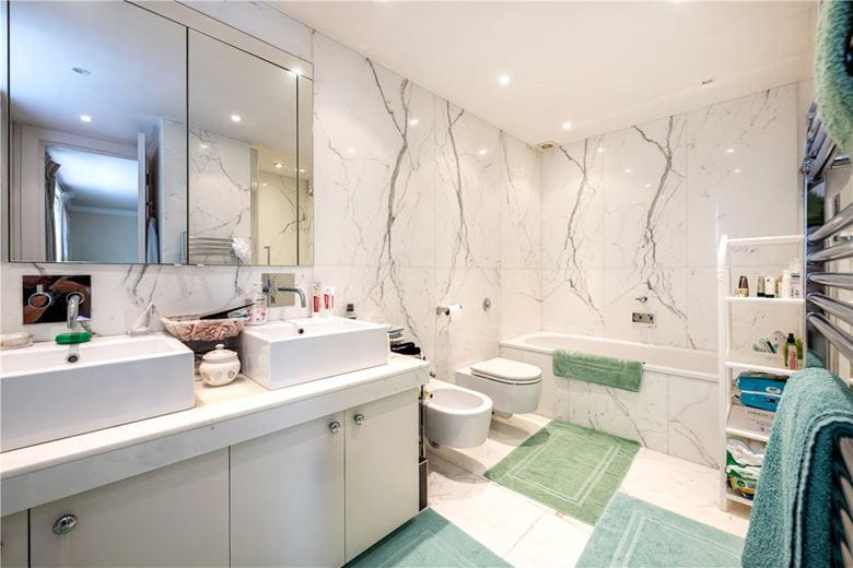 3 bedroom flat, Hans Place, Chelsea SW1X - Sold