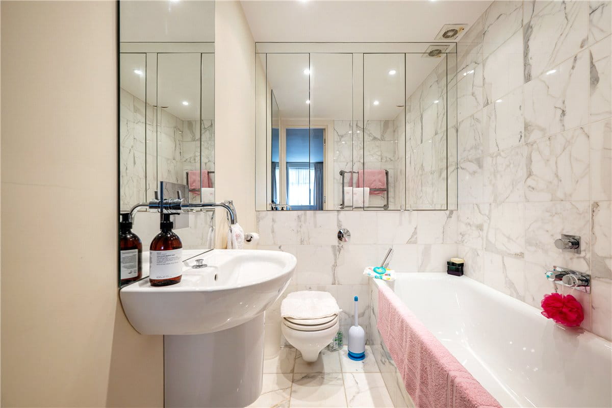 3 bedroom flat, Hans Place, Chelsea SW1X - Sold