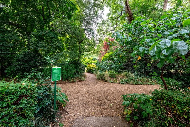 3 bedroom flat, Hans Place, Chelsea SW1X - Sold