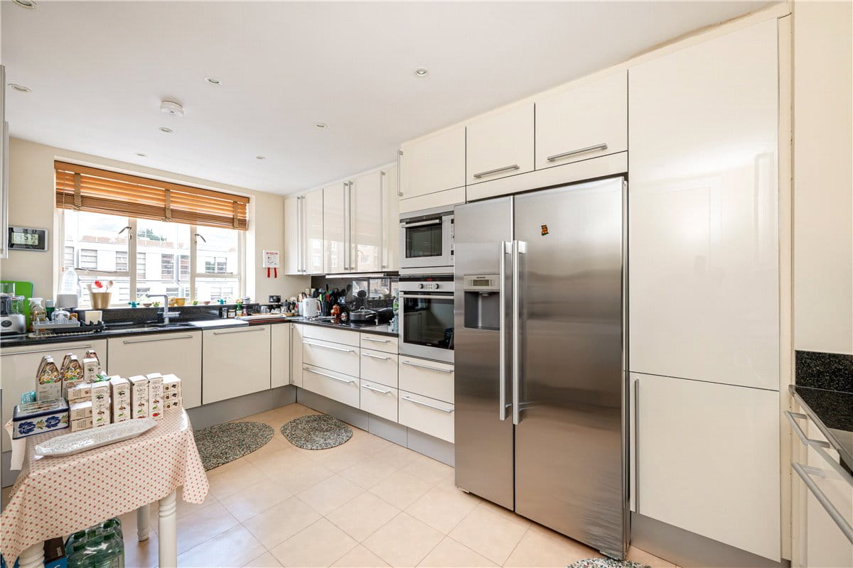 3 bedroom flat, Hans Place, Chelsea SW1X - Sold