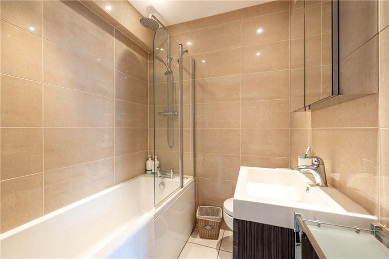 2 bedroom flat, Hallam Street, London W1W - Available