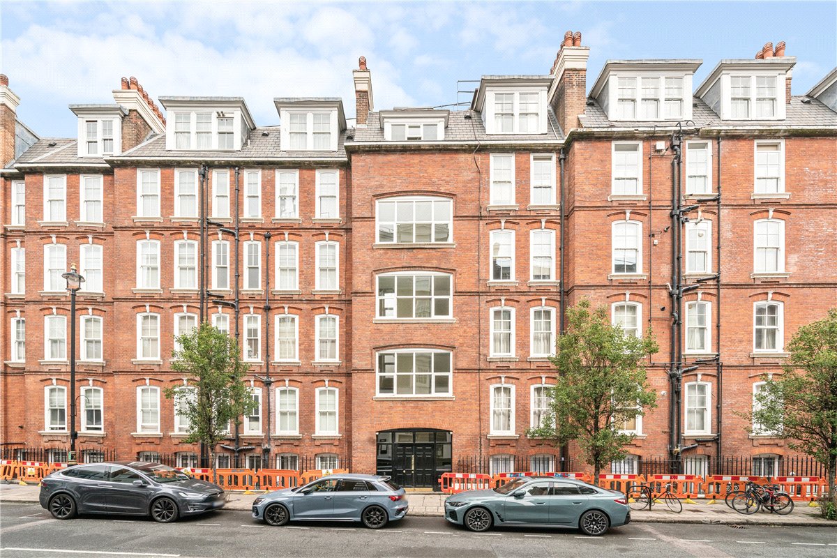 1 bedroom flat, Great Smith Street, London SW1P - Available