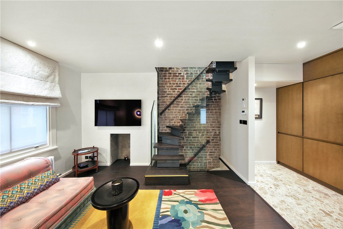 1 bedroom flat, Shepherd Market, London W1J - Available