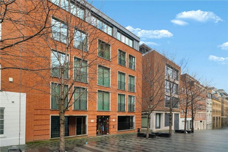 2 bedroom flat, Grosvenor Hill, London W1K - Available