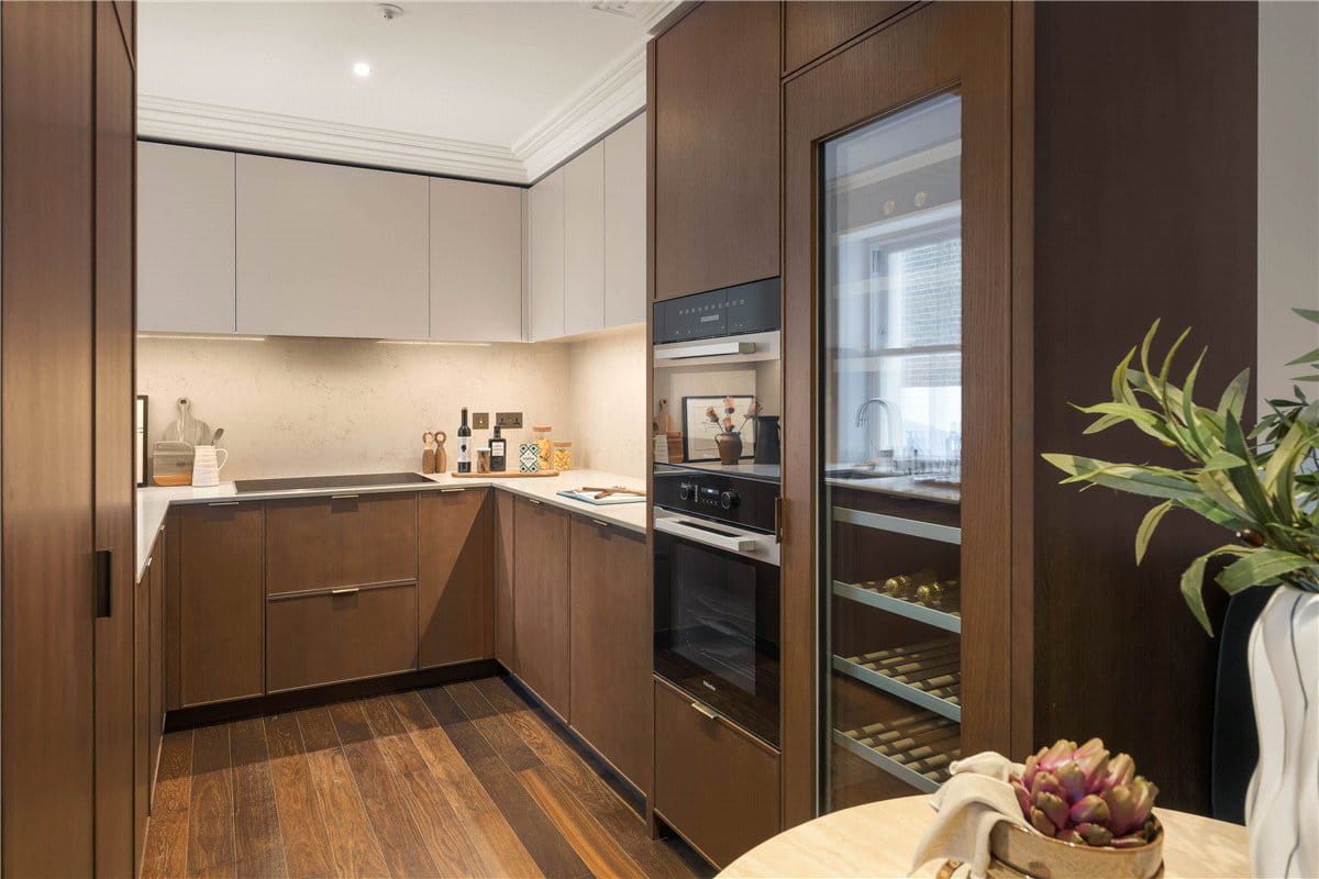 3 bedroom flat, Charles Street, London W1J - Available