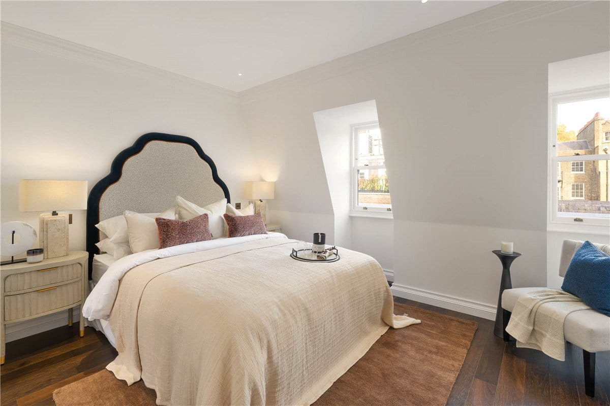 3 bedroom flat, Charles Street, London W1J - Available