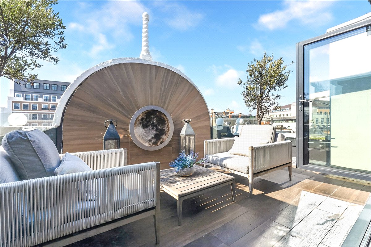 3 bedroom flat, Tavistock Street, London WC2E - Available