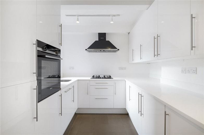 3 bedroom flat, Harley Street, London W1G - Available