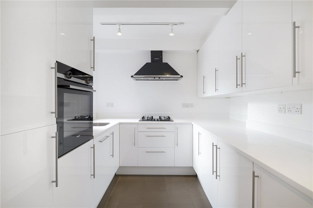 3 bedroom flat, Harley Street, London W1G - Available