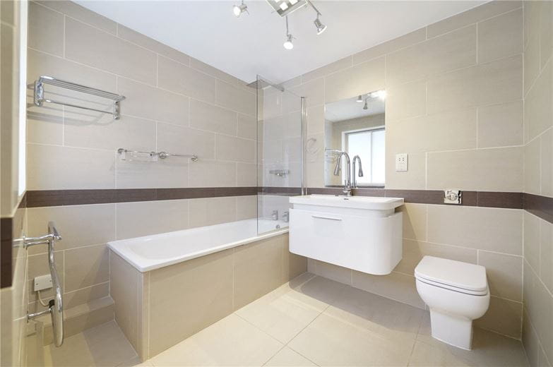 3 bedroom flat, Harley Street, London W1G - Available