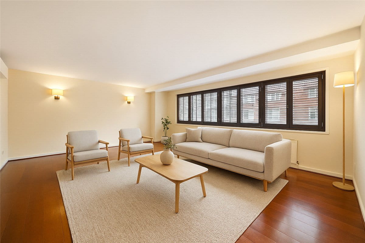 3 bedroom flat, Harley Street, London W1G - Available