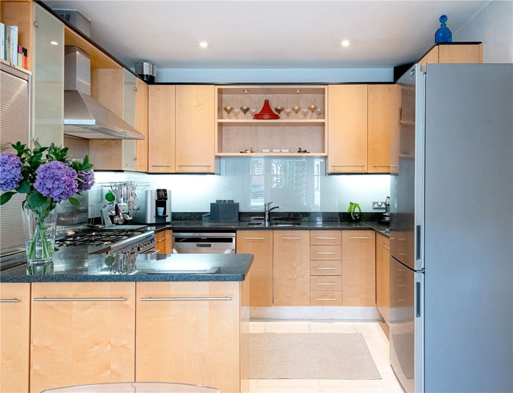 2 bedroom house, Woodstock Mews, London W1G - Available