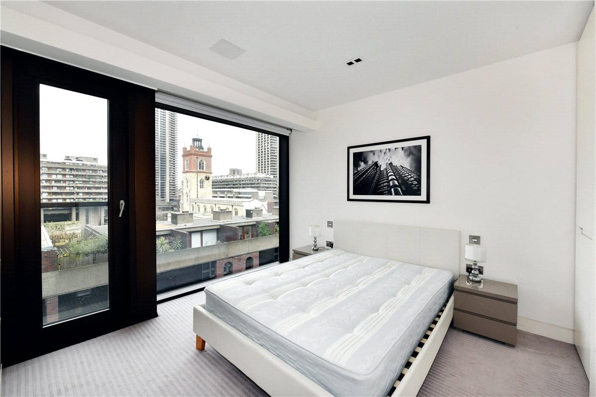 1 bedroom flat, Wood Street, St Pauls EC2Y - Available