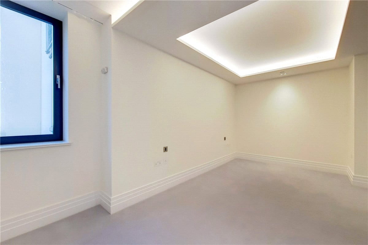 2 bedroom flat, Kensington Gardens Square, London W2 - Available