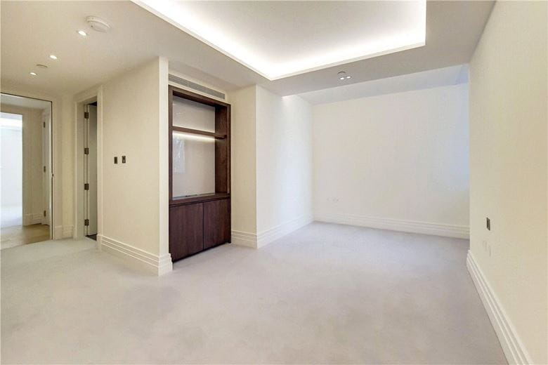 2 bedroom flat, Kensington Gardens Square, London W2 - Available