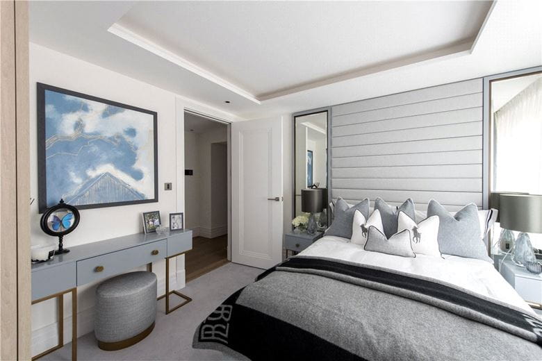 2 bedroom flat, Kensington Gardens Square, Bayswater W2 - Available