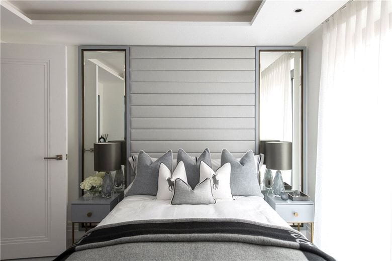 2 bedroom flat, Kensington Gardens Square, Bayswater W2 - Available