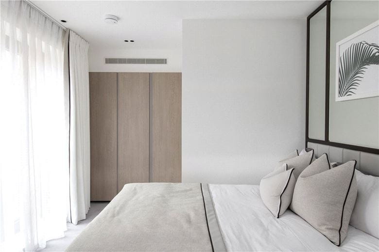 2 bedroom flat, Kensington Gardens Square, Bayswater W2 - Available