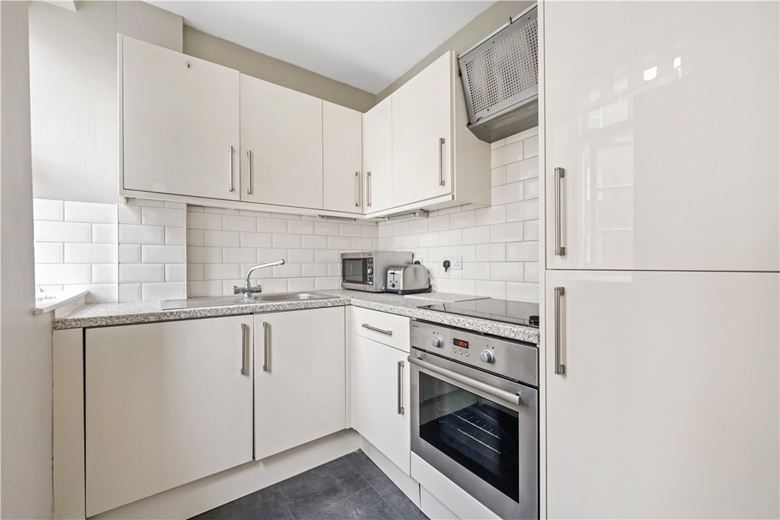 1 bedroom flat, Basildon Court, 28 Devonshire Street W1G - Available