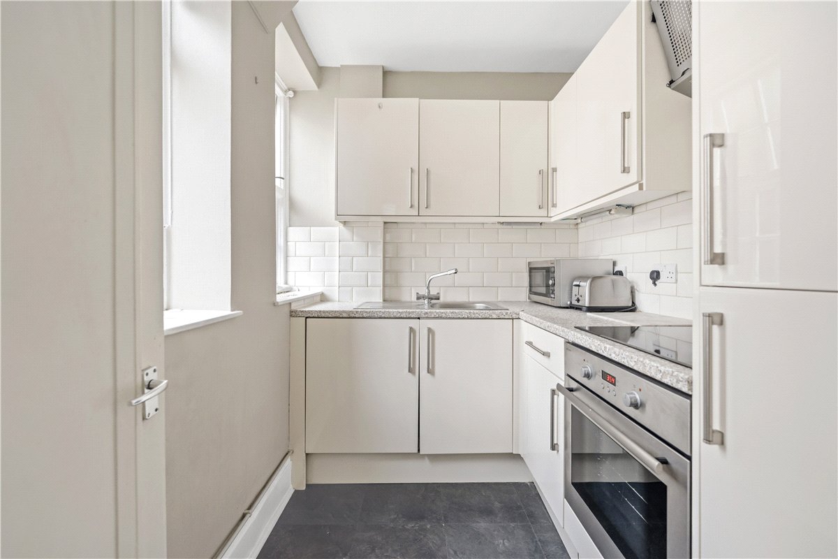 1 bedroom flat, Basildon Court, 28 Devonshire Street W1G - Available