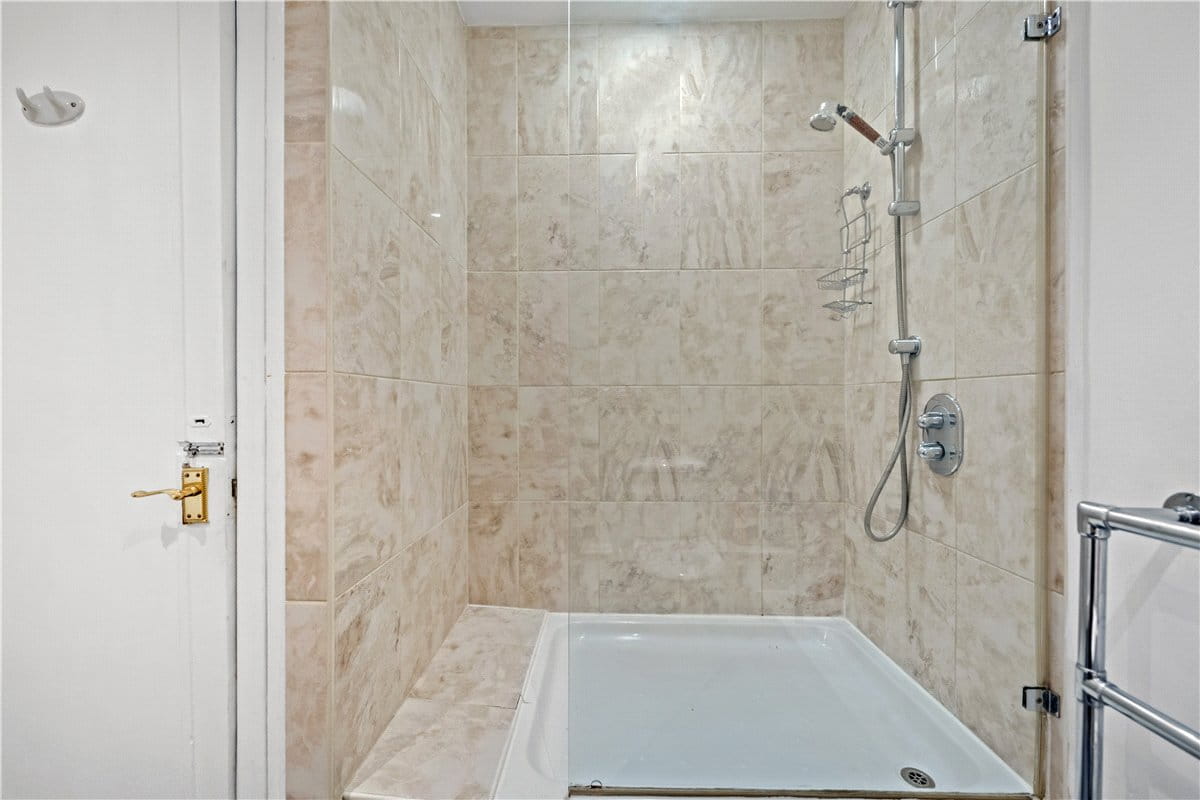 1 bedroom flat, Basildon Court, 28 Devonshire Street W1G - Available