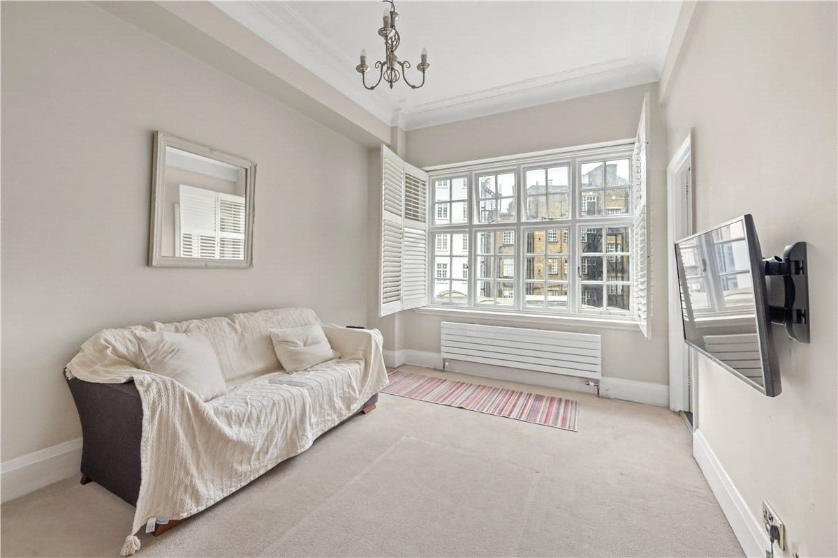 1 bedroom flat, Basildon Court, 28 Devonshire Street W1G - Available
