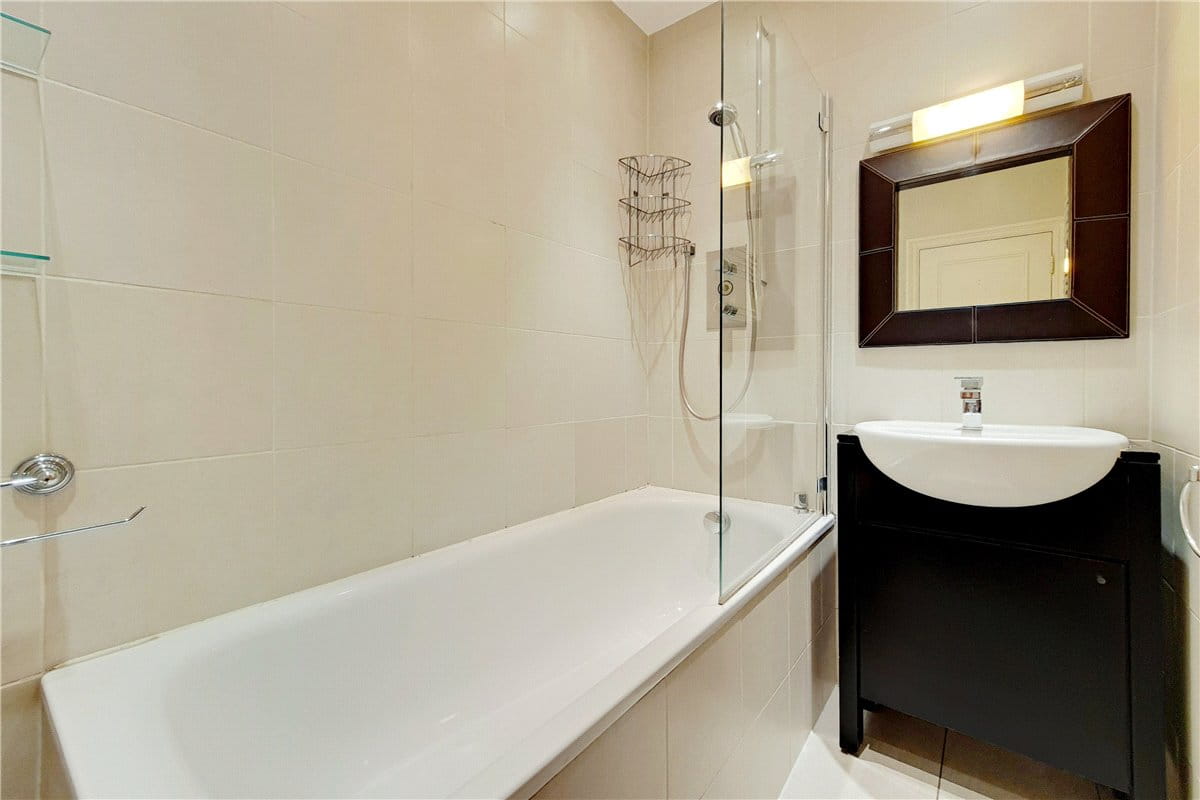1 bedroom flat, Chesham Place, Belgravia SW1X - Let Agreed