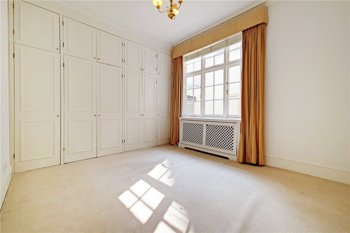 1 bedroom flat, Chesham Place, Belgravia SW1X - Let Agreed