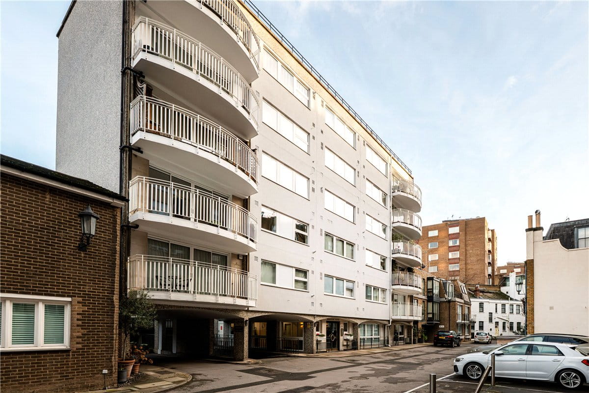 3 bedroom flat, William Mews, Belgravia SW1X - Available