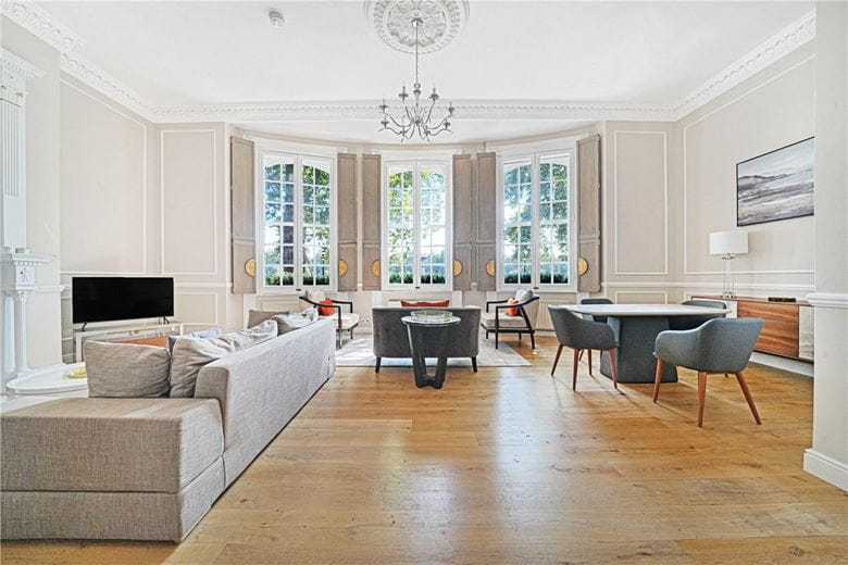 3 bedroom flat, Chelsea Embankment, Chelsea SW3 - Let Agreed