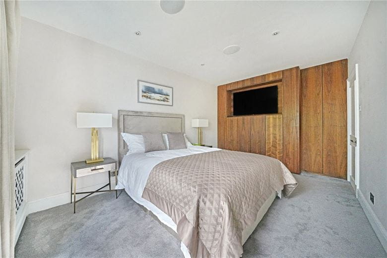 3 bedroom flat, Chelsea Embankment, Chelsea SW3 - Let Agreed