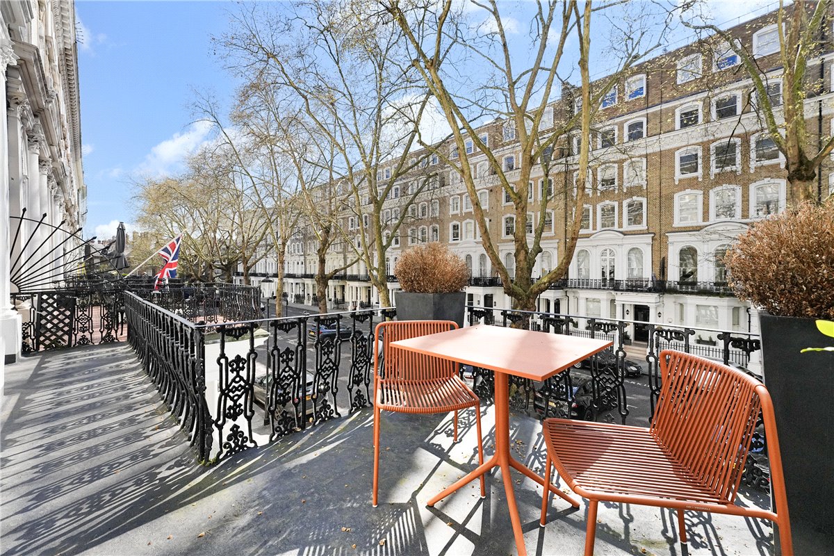 4 bedroom flat, Beaufort Gardens, Knightsbridge SW3 - Let Agreed