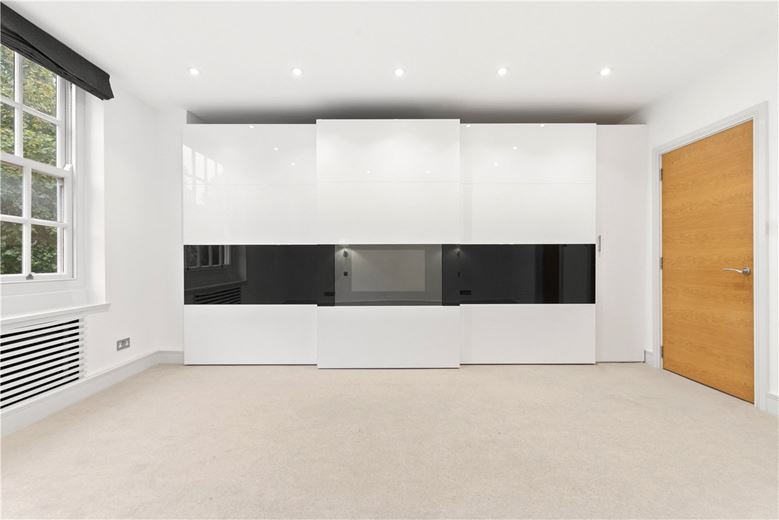 2 bedroom flat, Lowndes Square, Belgravia SW1X - Available