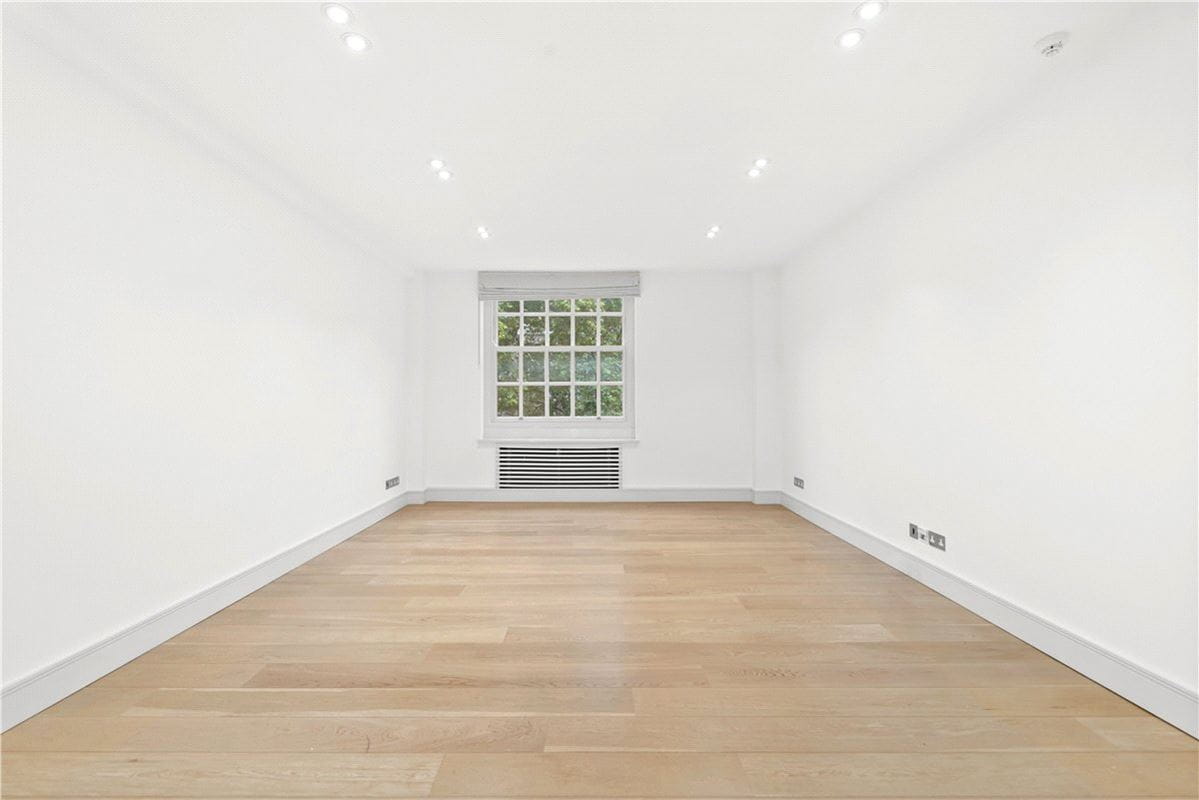 2 bedroom flat, Lowndes Square, Belgravia SW1X - Available
