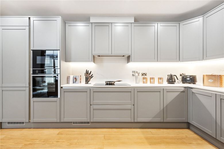 2 bedroom flat, Woods Mews, Mayfair W1K - Available