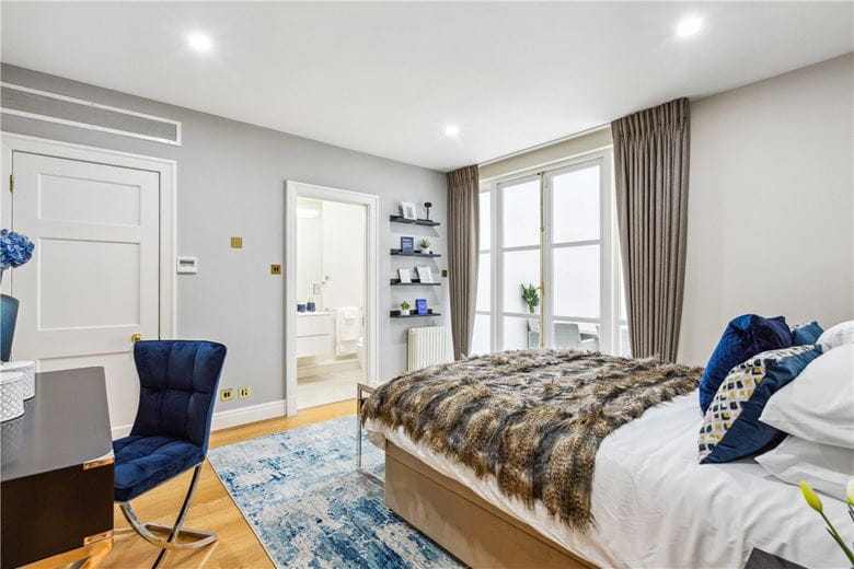 2 bedroom flat, Woods Mews, Mayfair W1K - Available