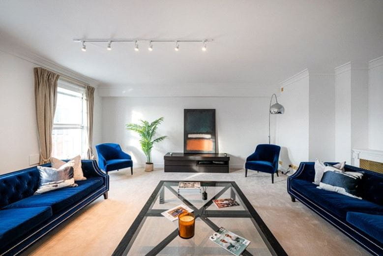 3 bedroom flat, Park Street, Mayfair W1K - Available