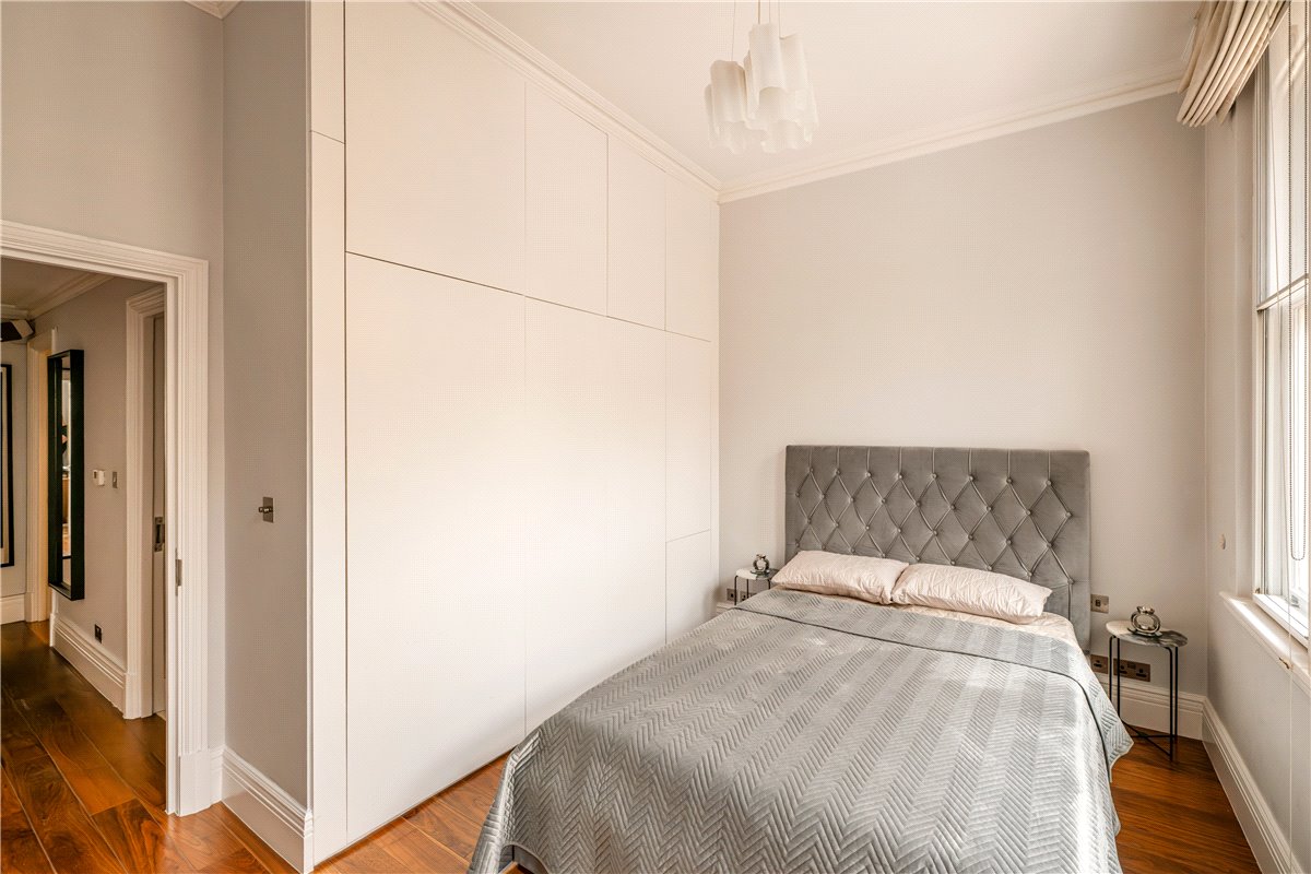 1 bedroom flat, Pall Mall, St James`s SW1Y