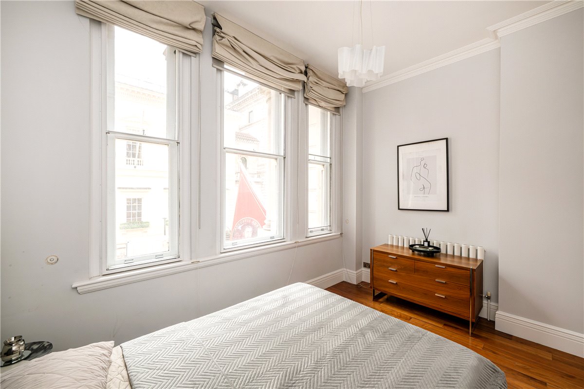 1 bedroom flat, Pall Mall, St James`s SW1Y