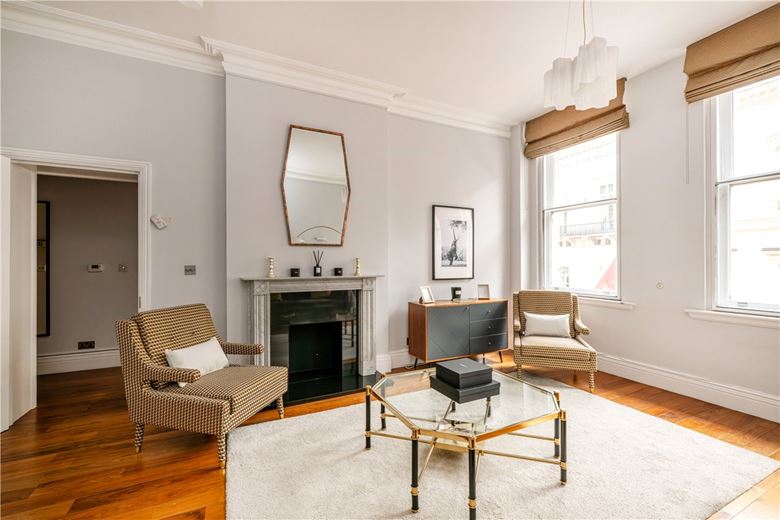 1 bedroom flat, Pall Mall, St James`s SW1Y
