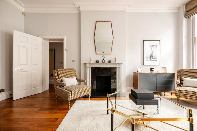 1 bedroom flat, Pall Mall, St James`s SW1Y