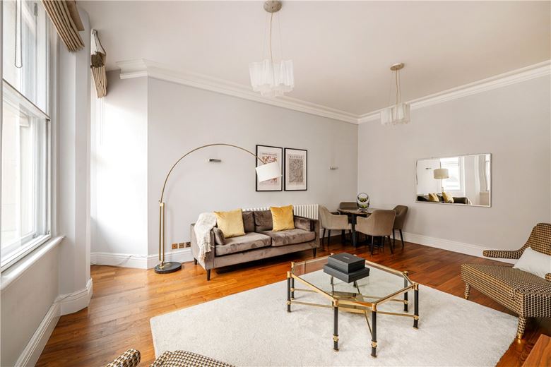 1 bedroom flat, Pall Mall, St James`s SW1Y