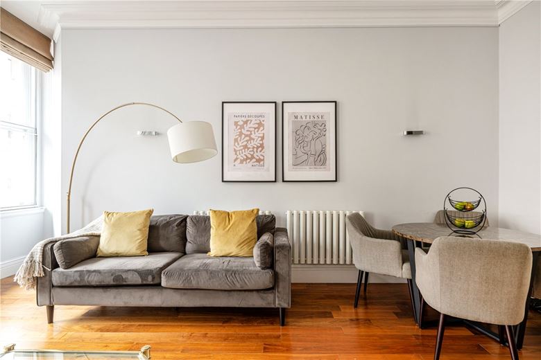 1 bedroom flat, Pall Mall, St James`s SW1Y