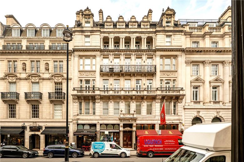 1 bedroom flat, Pall Mall, St James`s SW1Y