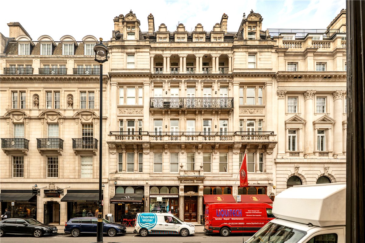 1 bedroom flat, Pall Mall, St James`s SW1Y